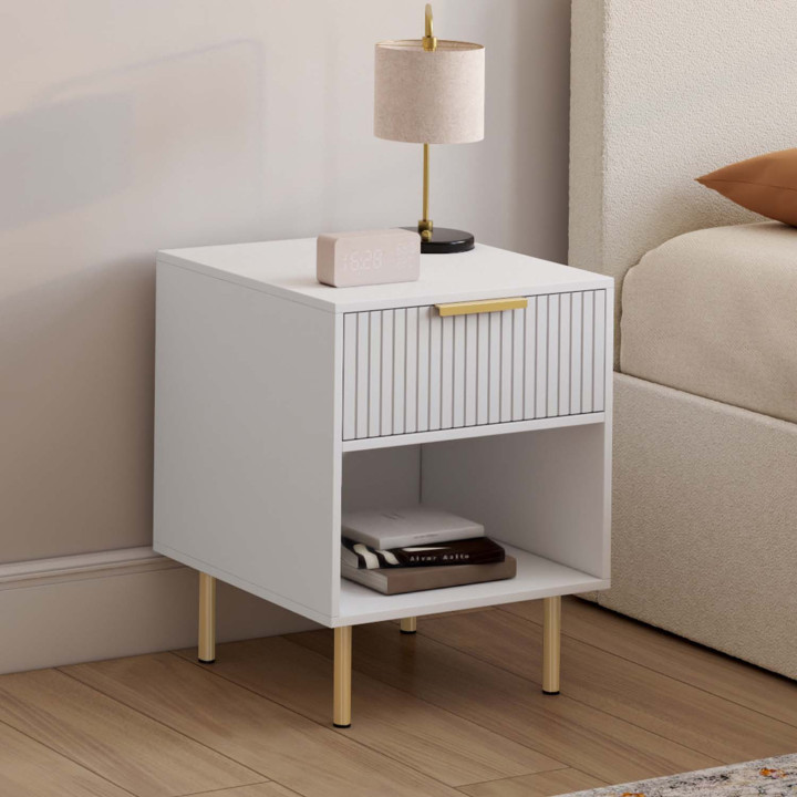 Set di 2 comodini, 1 cassetto con nicchia, doghe in legno bianco e oro - MARCEL | ID Market