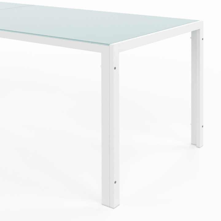 Grande tavolo e sedie impilabili bianche e beige - MADRID | ID Market