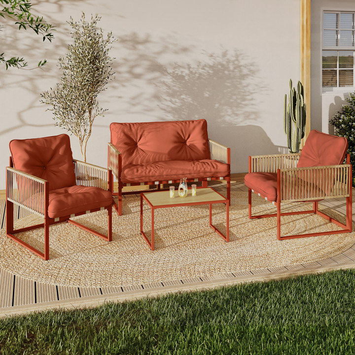 Set di mobili da giardino bassi a 4 posti con struttura in metallo color terracotta, cordame effetto rattan e cuscini in terraco