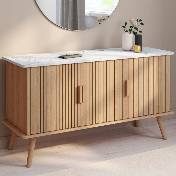 Credenza bassa da 110 cm con piano effetto marmo e 3 ante a doghe color rovere - JULIETTE | IdMarket