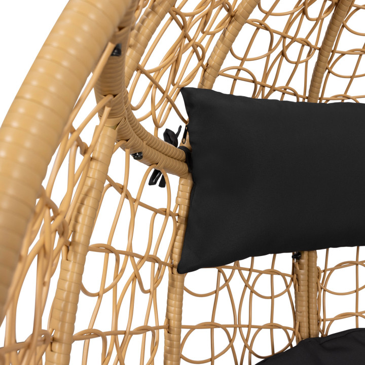 Poltrona sospesa a forma di uovo in rattan con cuscino nero | ID Market