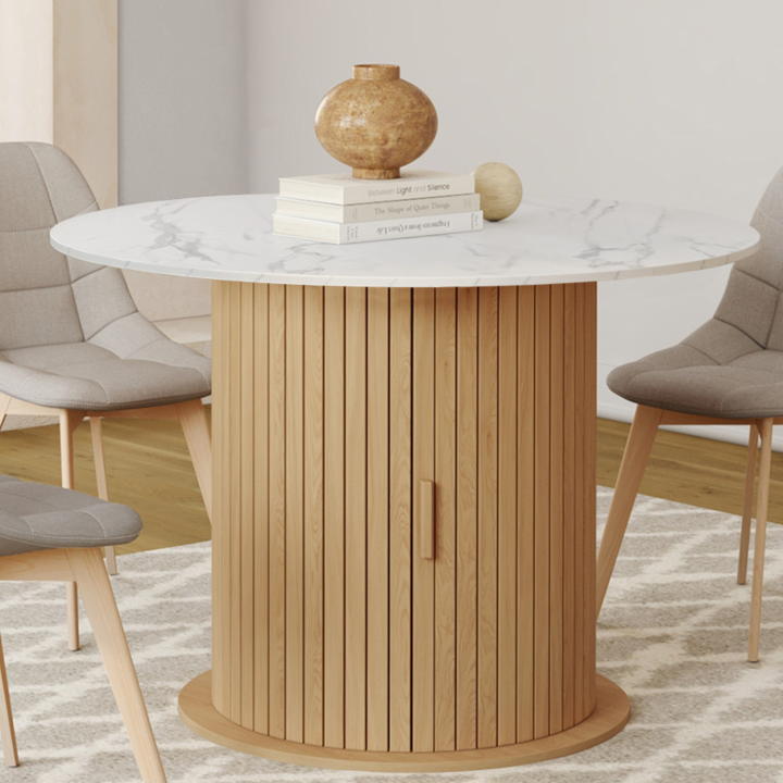 JULIETTE Tavolo da pranzo rotondo allungabile per 4-8 persone con gambe a doghe e piano effetto marmo bianco 110-150 cm