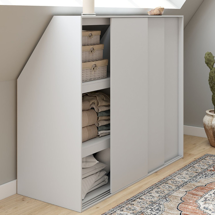 Armadio inclinato 3 ante scorrevoli 3 livelli 130 x 50 x 70/110 cm bianco