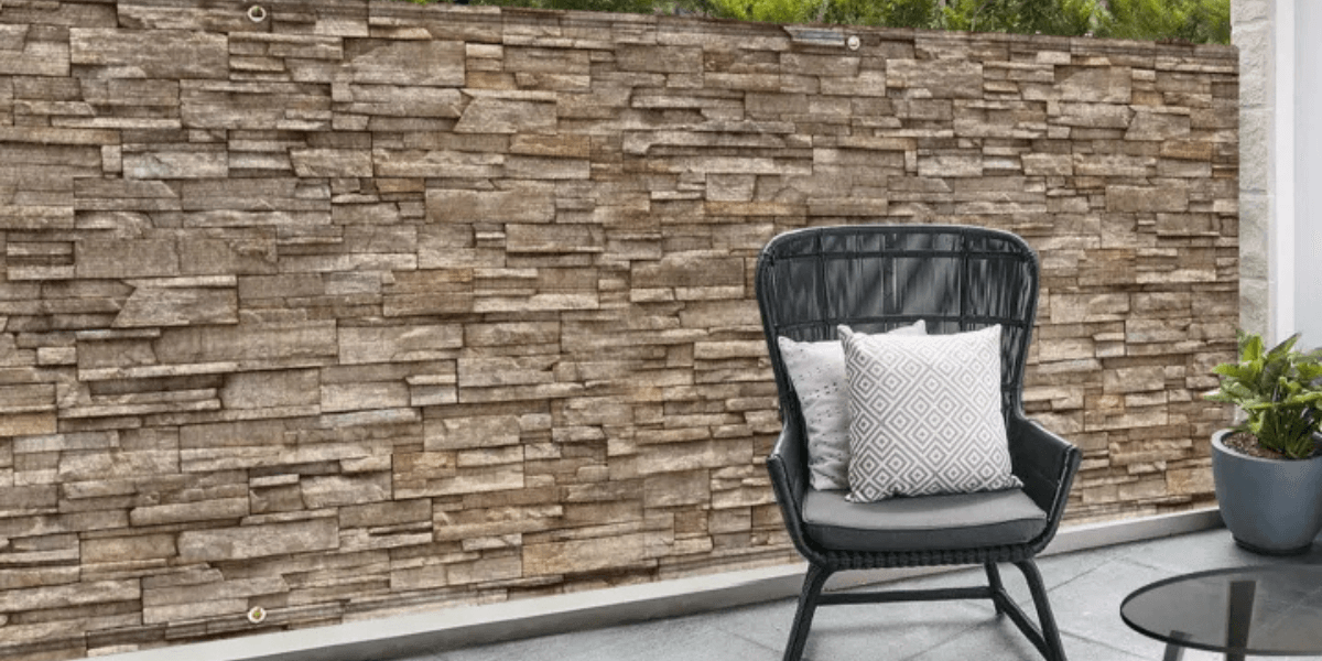 Quali sono i vantaggi degli schermi per la privacy sintetici rispetto a quelli naturali?