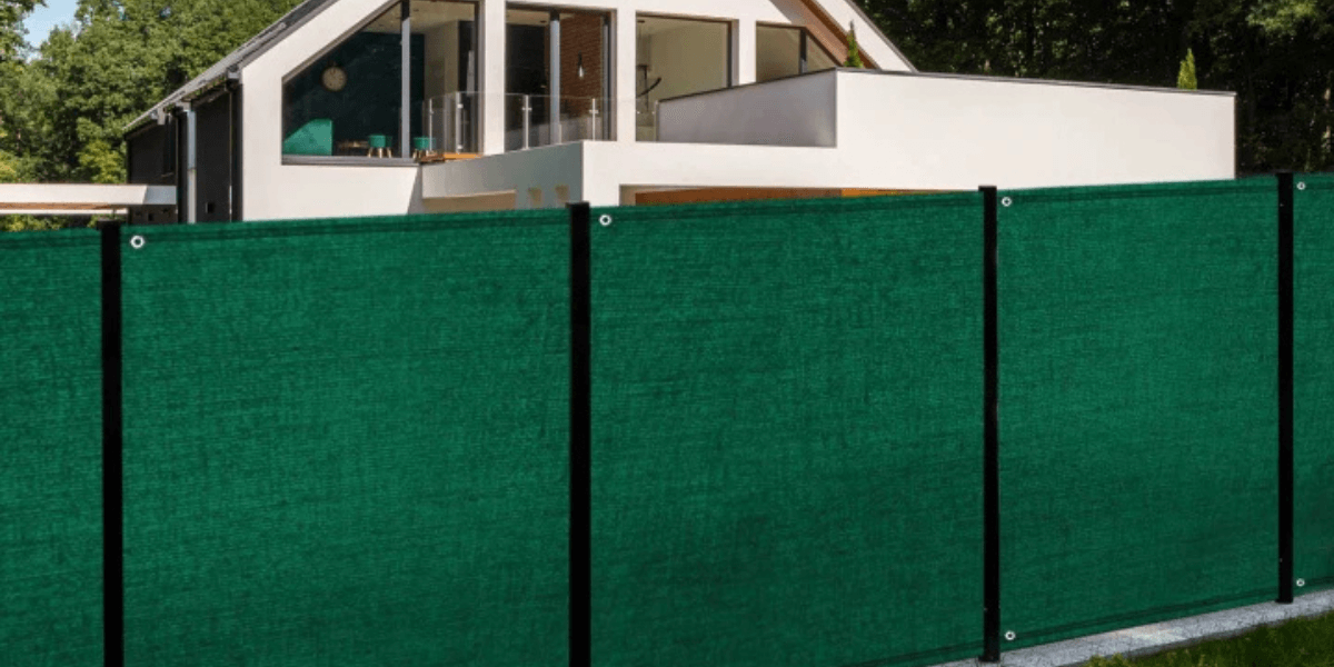 Come si fissa una zanzariera a una recinzione?