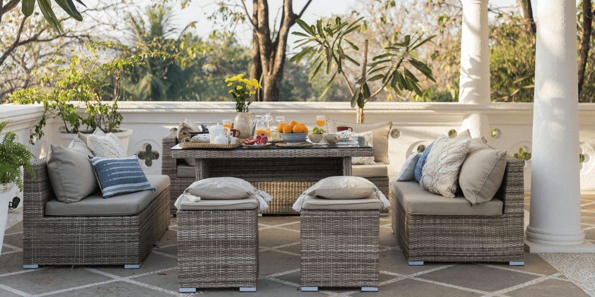 Come si puliscono i mobili da giardino?