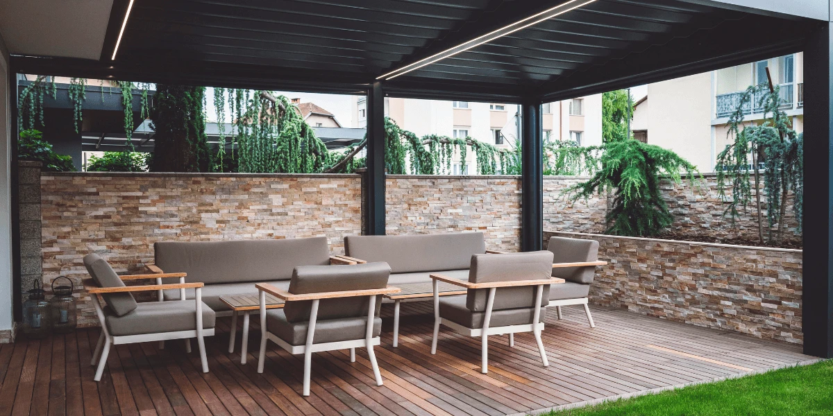 Come si fissa una pergola a un terrazzo?