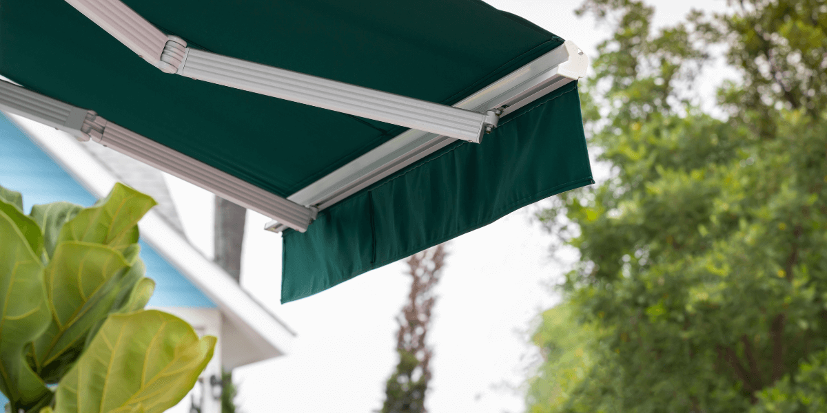 Come scegliere il tessuto giusto per la tenda da sole?