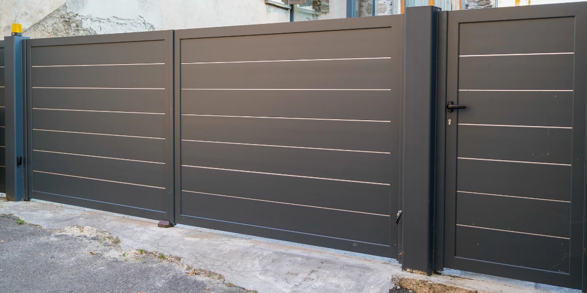 Qual è la differenza tra un cancello e una porta pedonale?