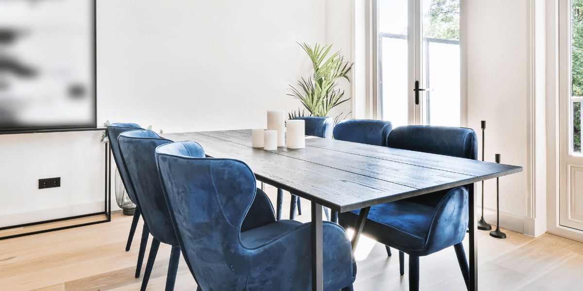 Quanto spazio è necessario per ogni persona a tavola?