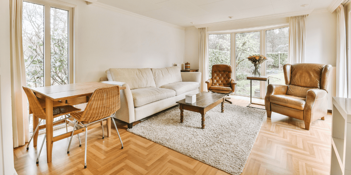 Quale colore di sedia abbinare a un tavolo in legno?