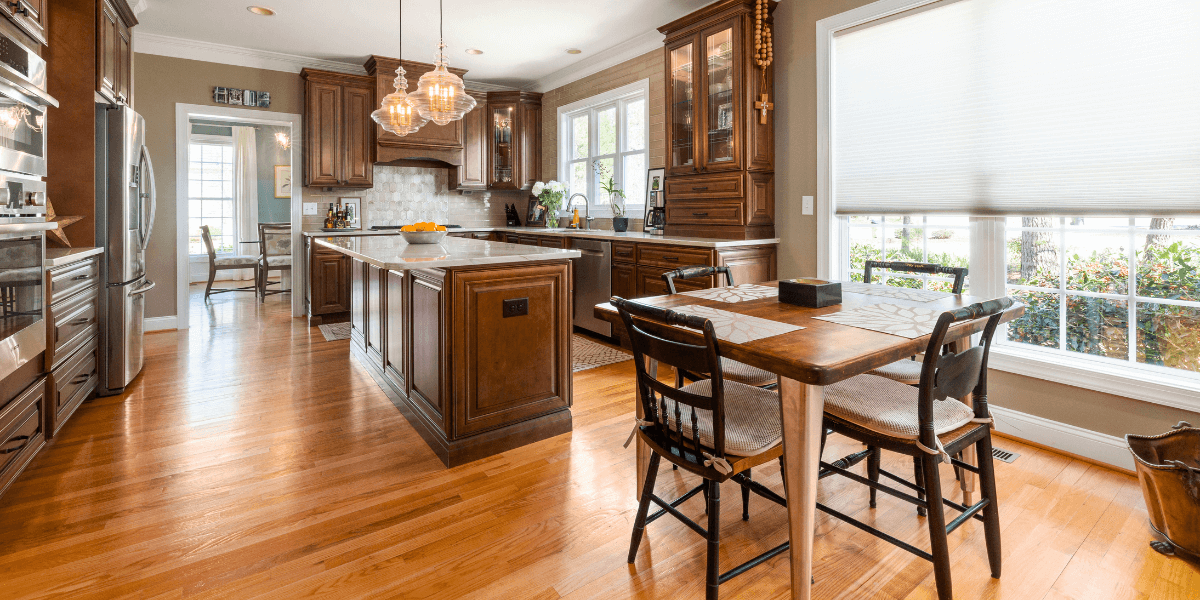 Quale sedia abbinare a un tavolo bianco?