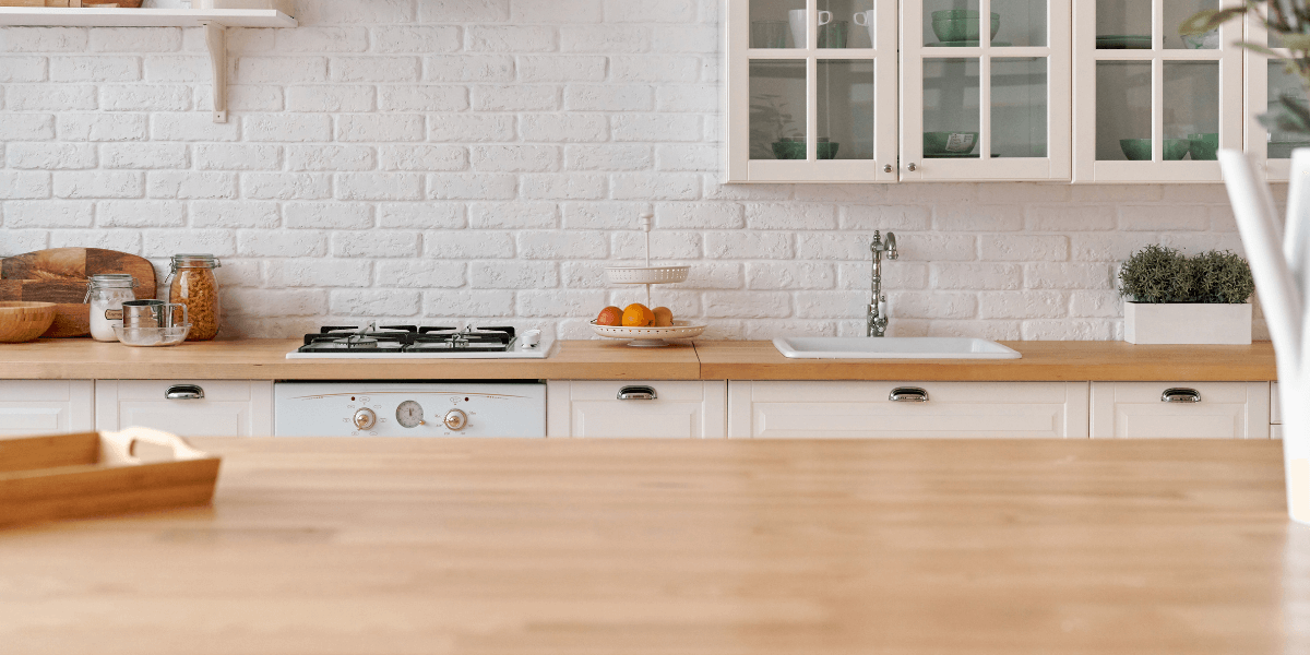 Come si alza un tavolo alto?