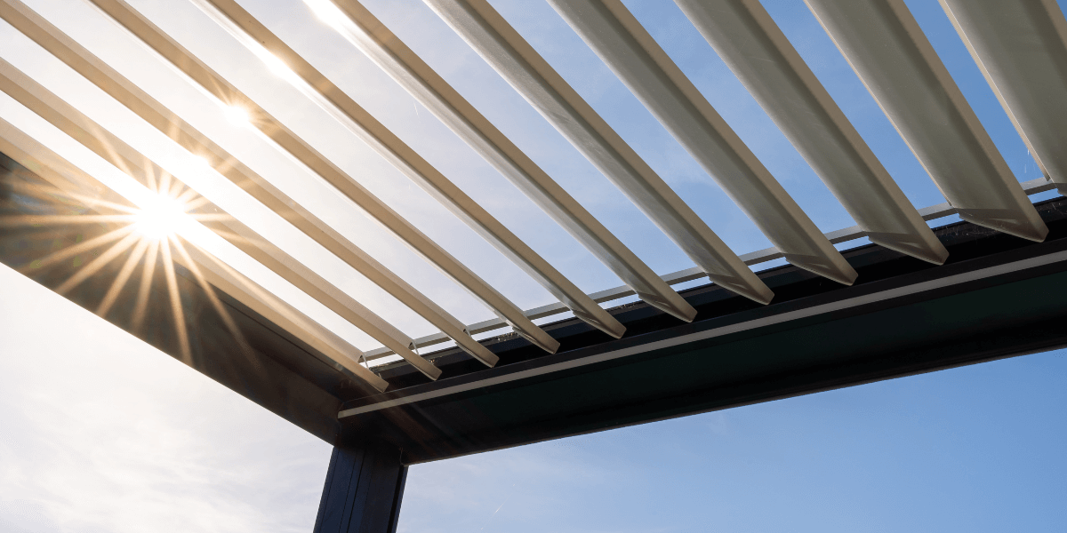 Come si montano le tende da sole sulla pergola?