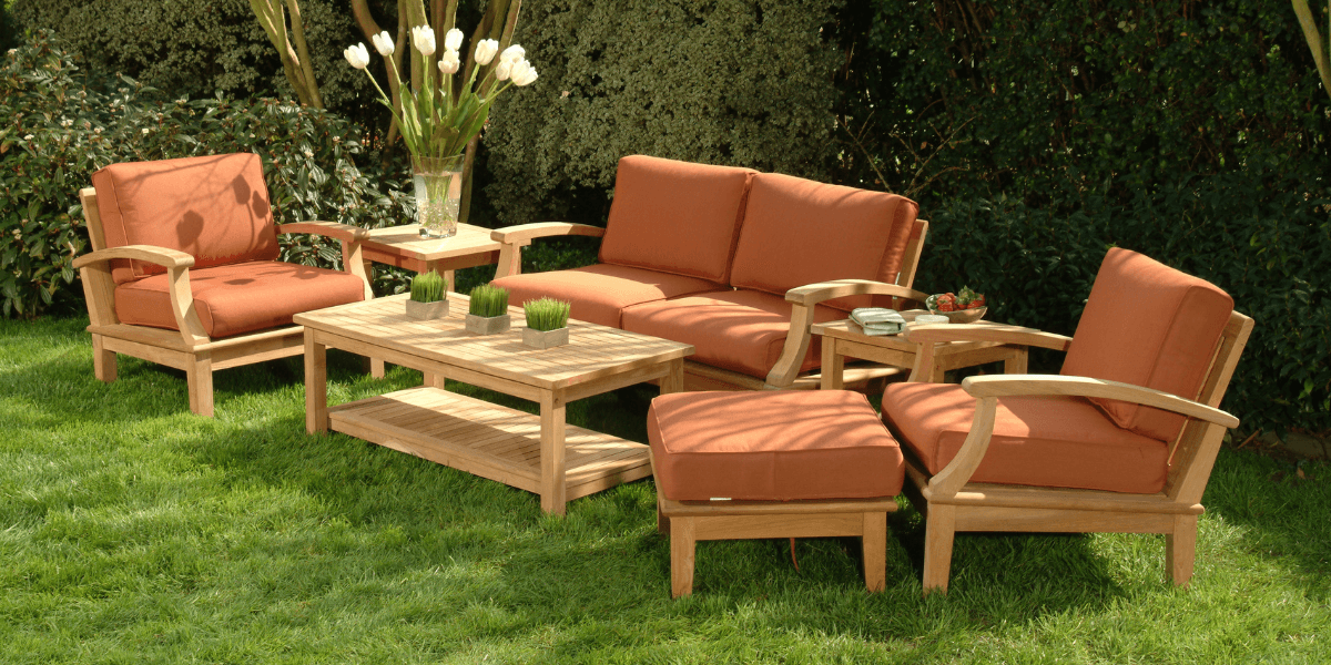 Come proteggete i vostri mobili da giardino dalla pioggia?