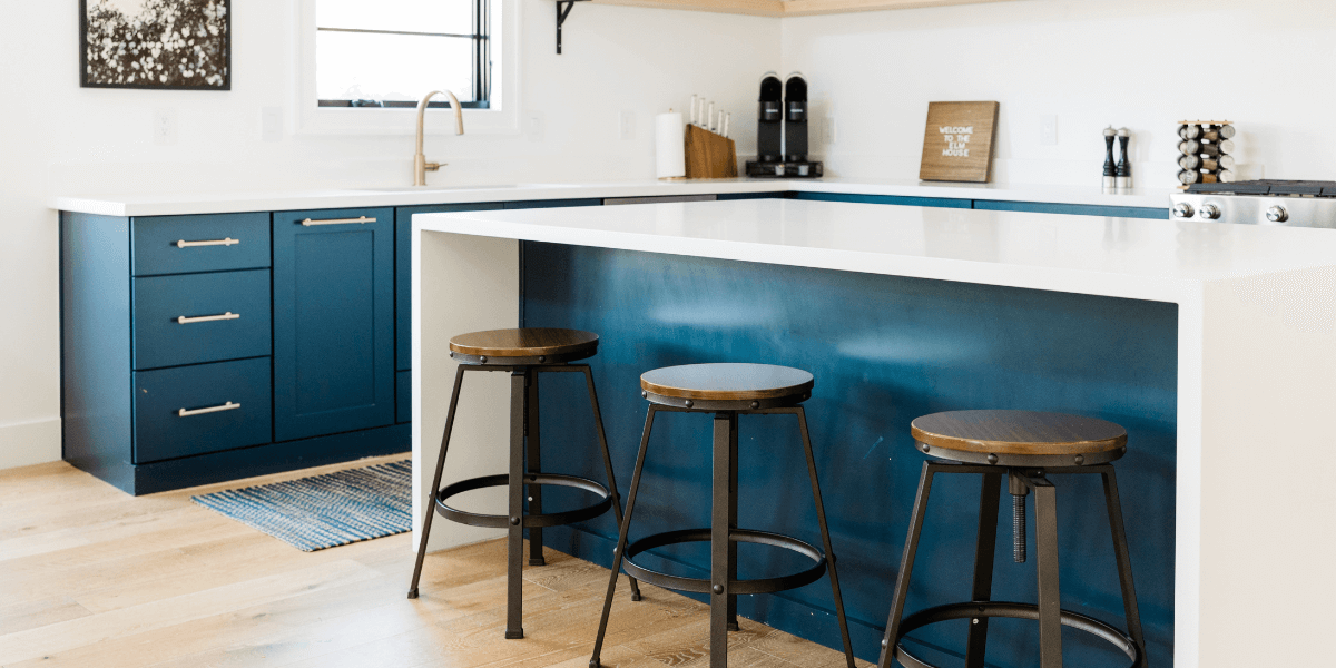 Quale materiale scegliere per gli sgabelli da bar?