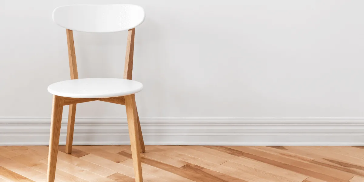 Quali sedie abbinare a un tavolo in vetro?