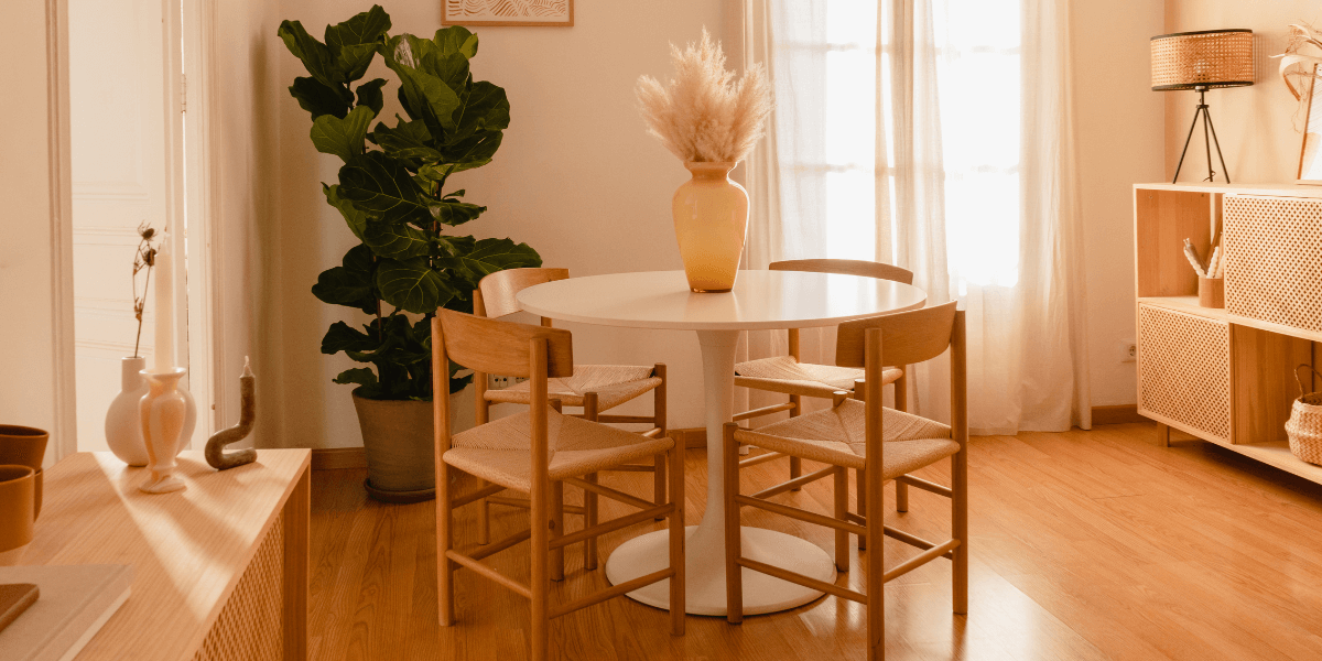 Come si pulisce la seduta di una sedia in tessuto?