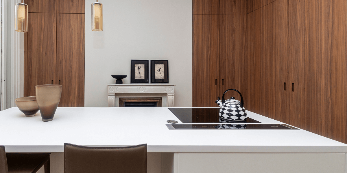 Come si crea una separazione con un bar o un'isola centrale?