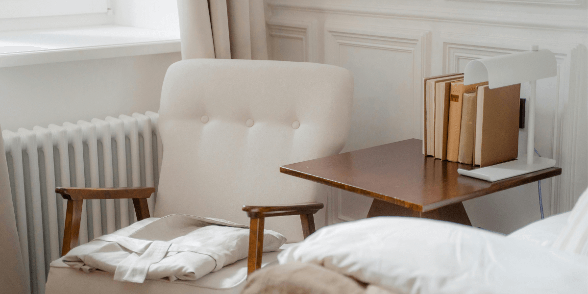 Come si sistema un piccolo comodino?