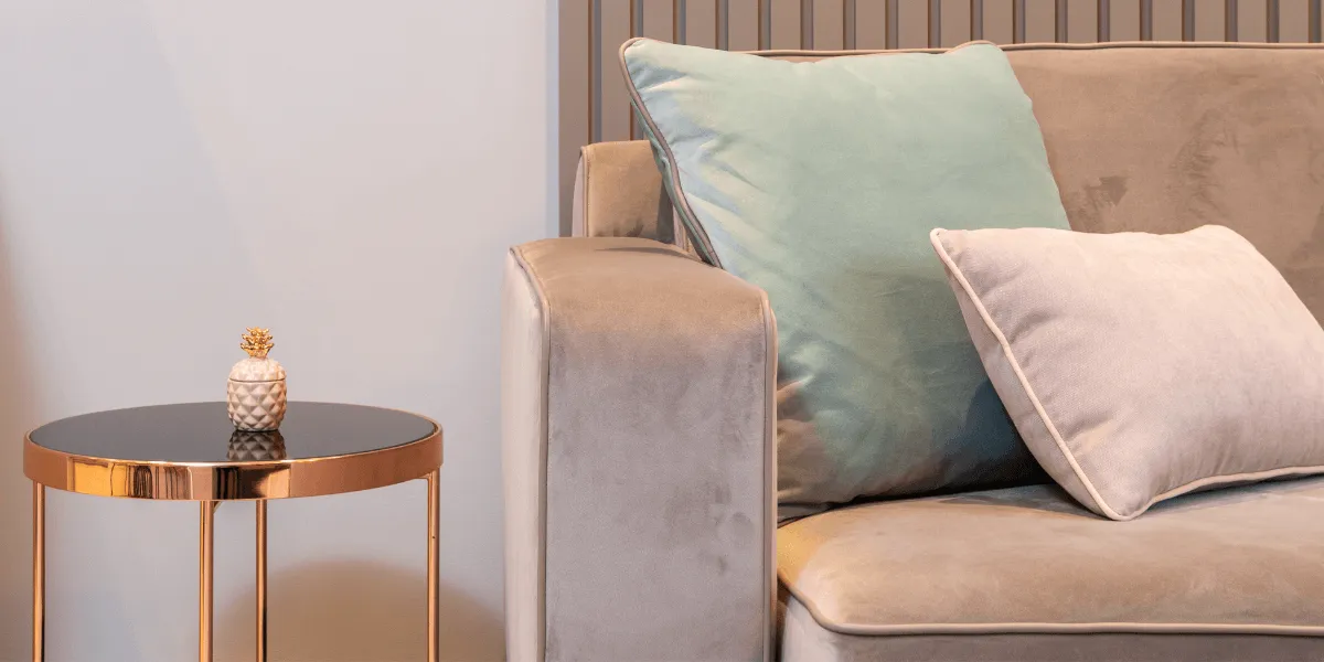 Come scegliere il tavolino nesting giusto per uno spazio ridotto?