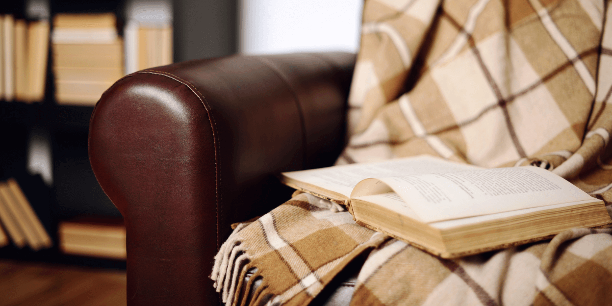 Scegliere il colore della libreria in base alla stanza della casa