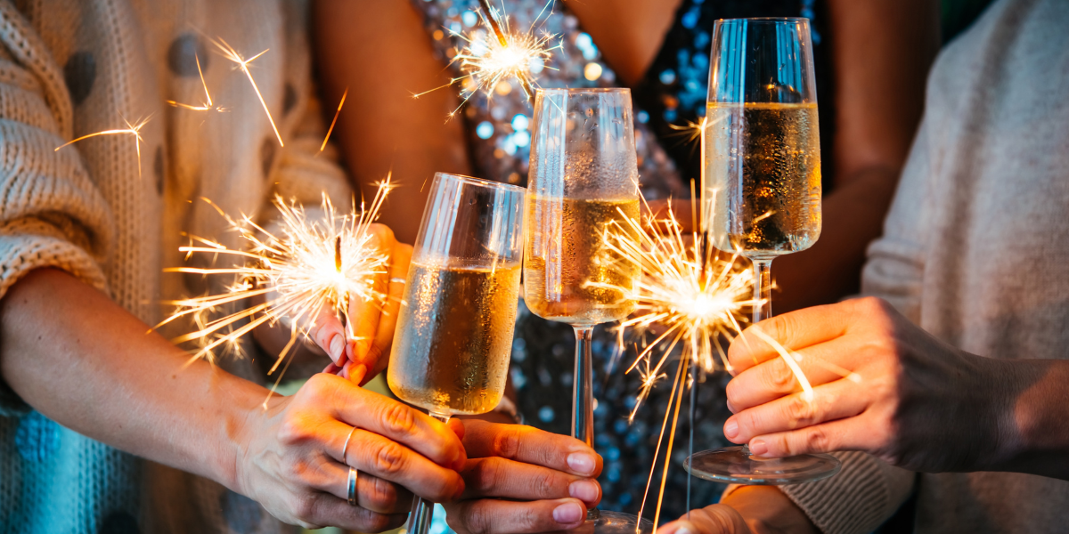 Capodanno in casa: creare una festa chic con un arredamento pratico